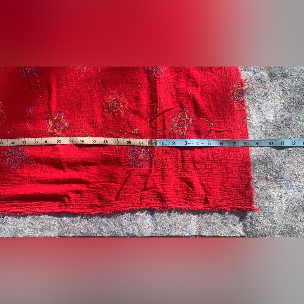 Adorable vintage 90s red cotton gauze w/ rainbow floral embroidery fabric sewing - Picture 15 of 16